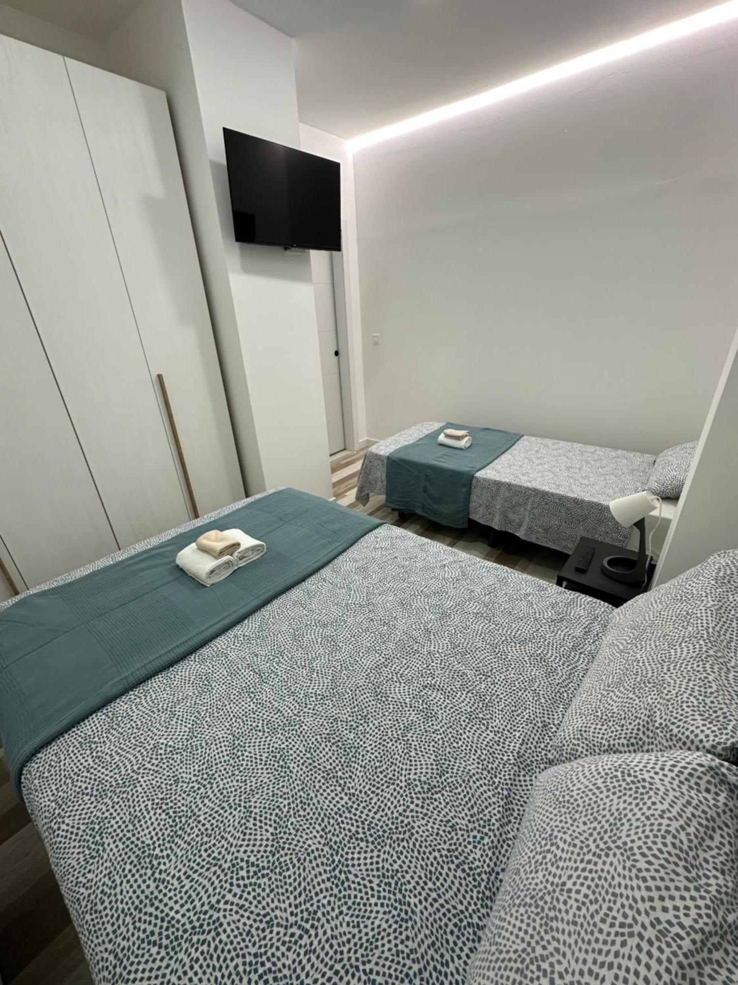 Alojamiento Fantasia Madrid Buitenkant foto